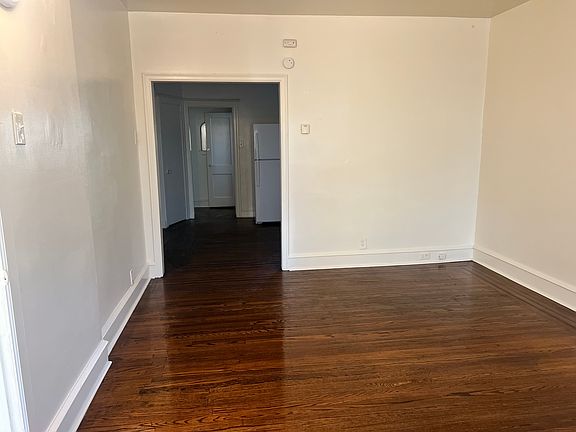3rd image of 1037 W Tabor Rd Floor 1