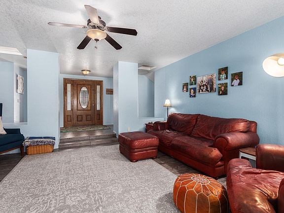 4th image of 527 E Tremaine Ave