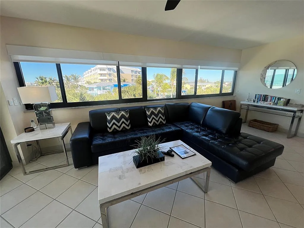 2 bed, 2.0 bath, 1370 sqft, $16,770 — Photo 3