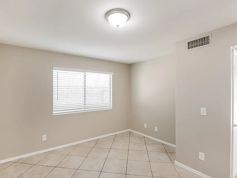 6558 W Chickasaw St — Photo 7