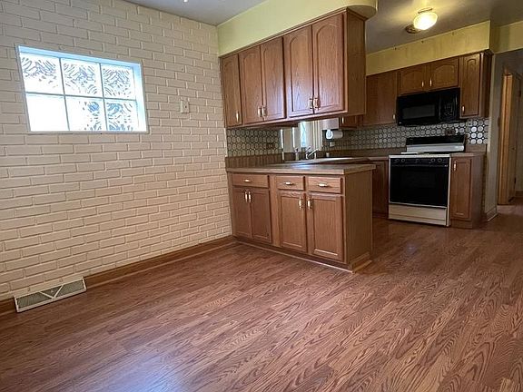 5th image of 4942 S Leclaire Ave