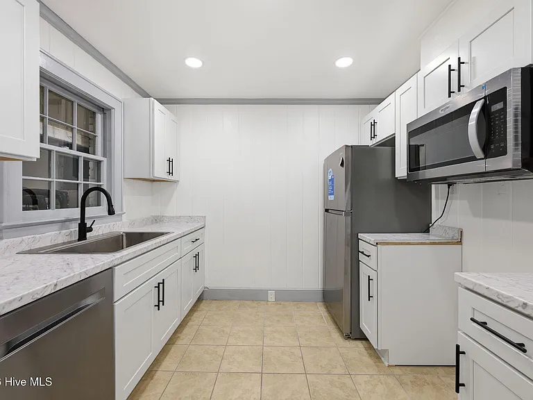 1714 Lucerne Way — Photo 13