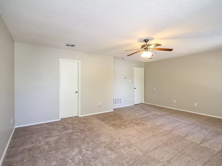 8737 Hunters Point Way — Photo 7