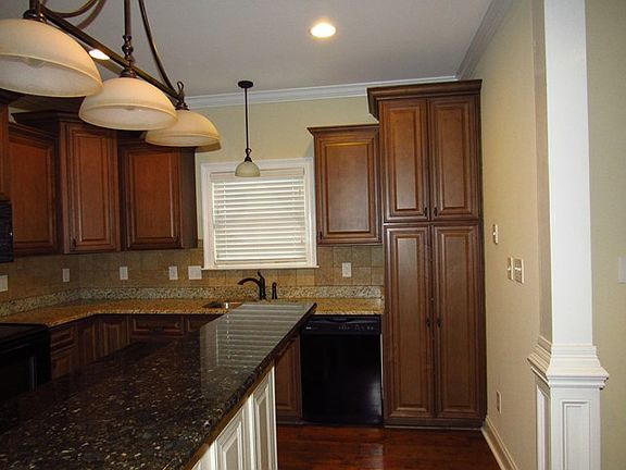 3rd image of 160 Hillridge Dr