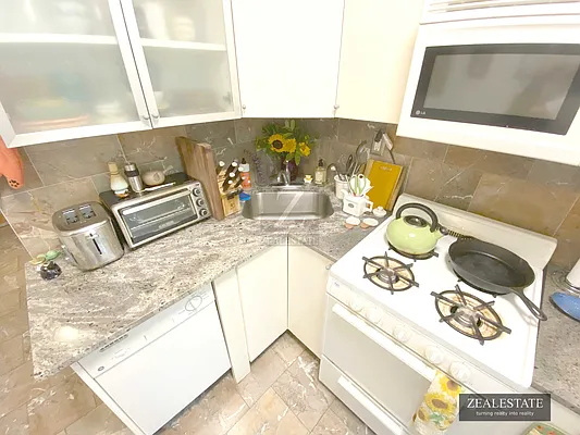 Rented by ZealEstate Group Inc | media 20