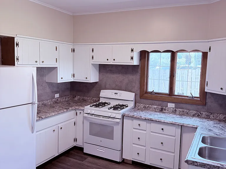 118 Ives Ave #A — Photo 3