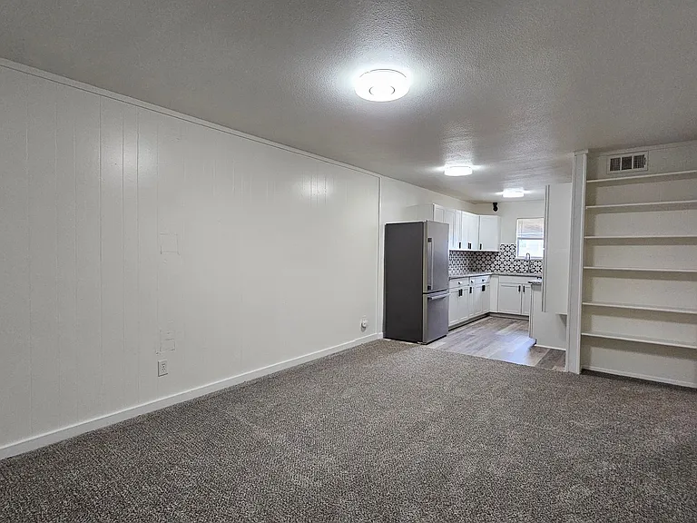2420 Louise St — Photo 24