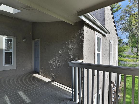 5th image of 915 Quay Ave APT H
