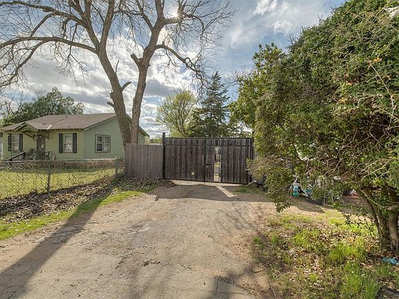 4th image of 1501 N Carol Ln