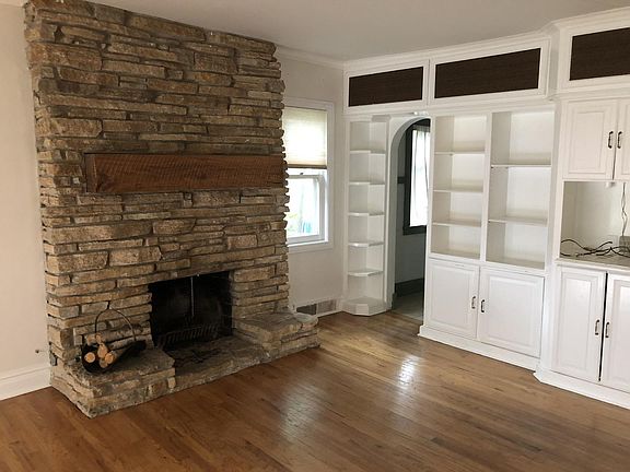 2nd image of 122 Beauteau St