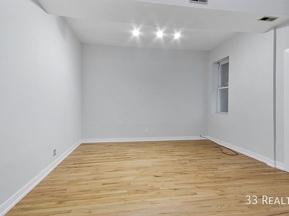 4th image of 1437 W Superior St APT 2R