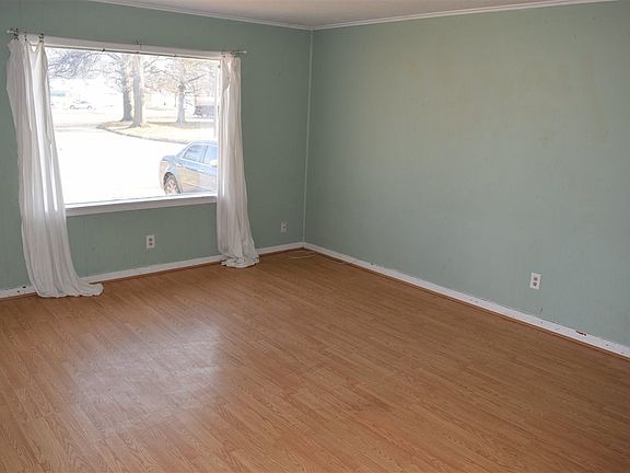 5th image of 2902 W Longview Dr