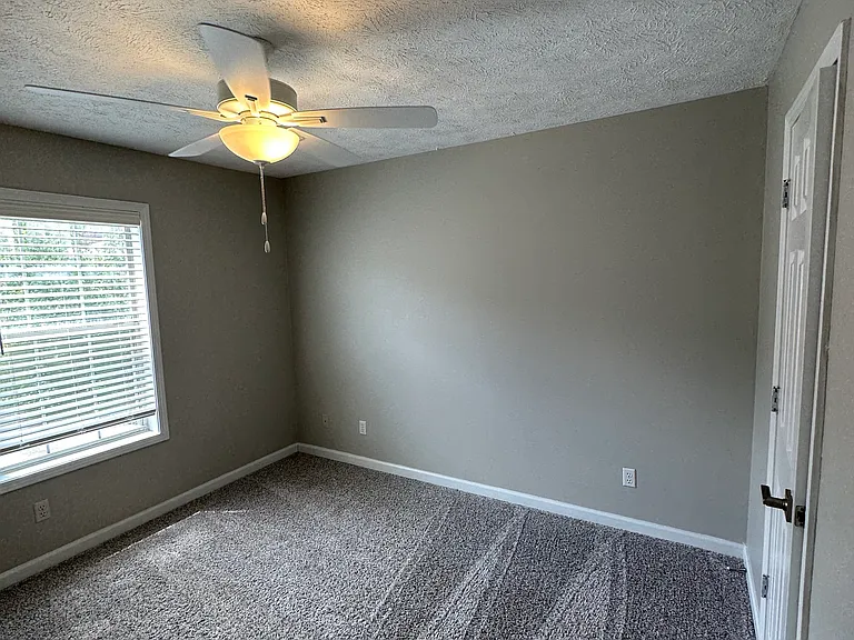 300 Carver Dr — Photo 9