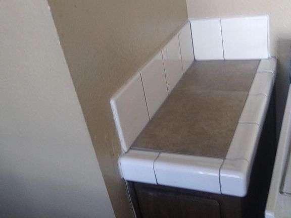 Porcelain ties on counter top