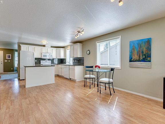 4th image of 5204 NE 72nd Cir