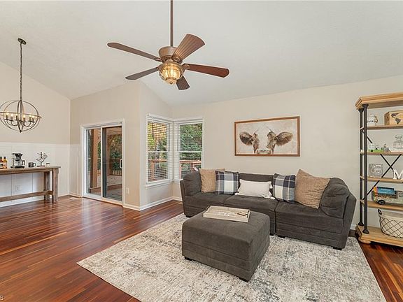 5th image of 7 Brookshire Ct