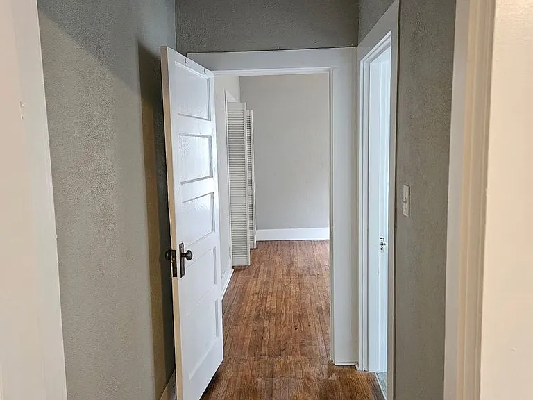 418 Newport Ave — Photo 6