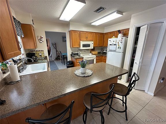 4th image of 820 E Dakota Ct