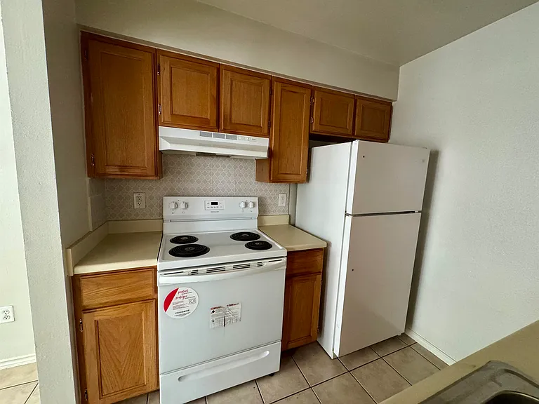 203 Martingale Ln #58 — Photo 8
