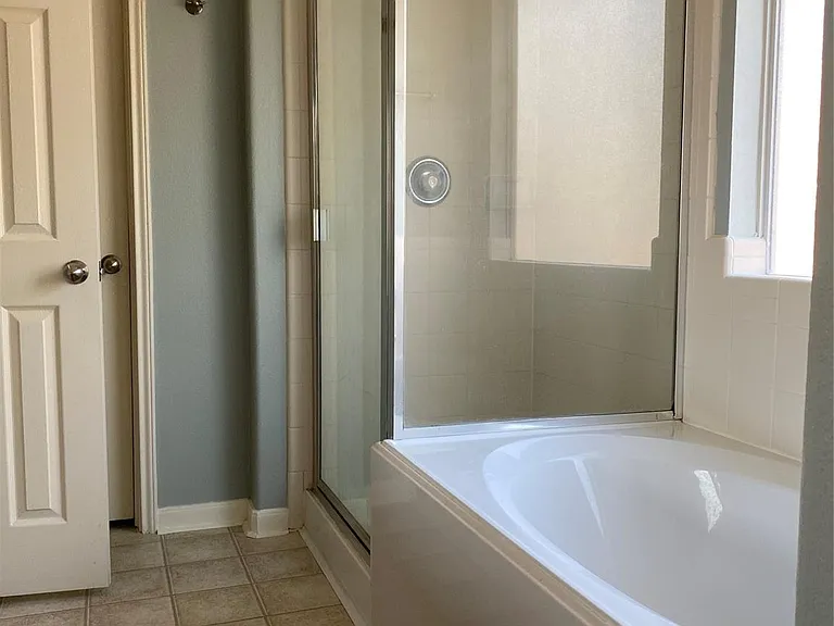 2714 Orchard Creek Ln — Photo 18