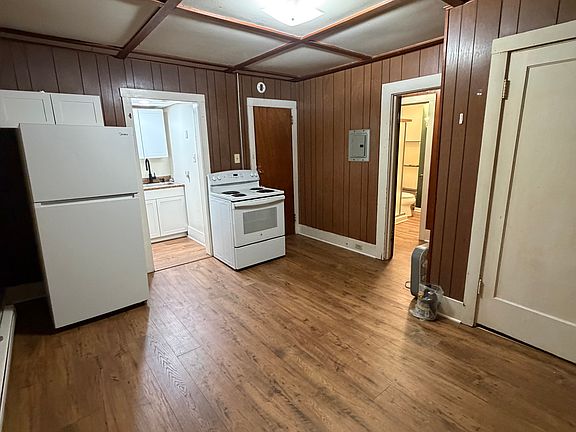 2nd image of 2631 Peach St #7