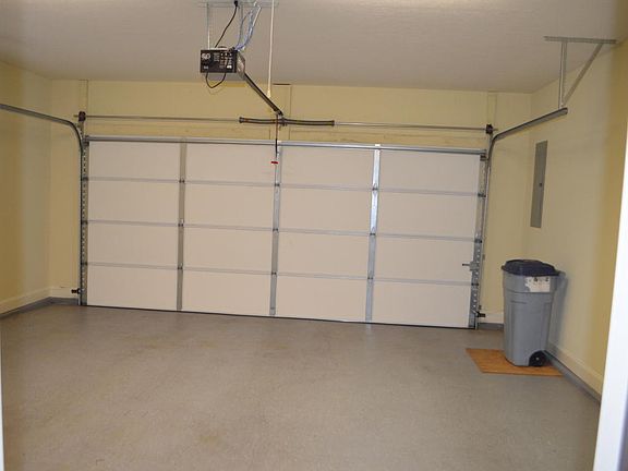 4th image of 406 Woodlawn Gardens Way #2
