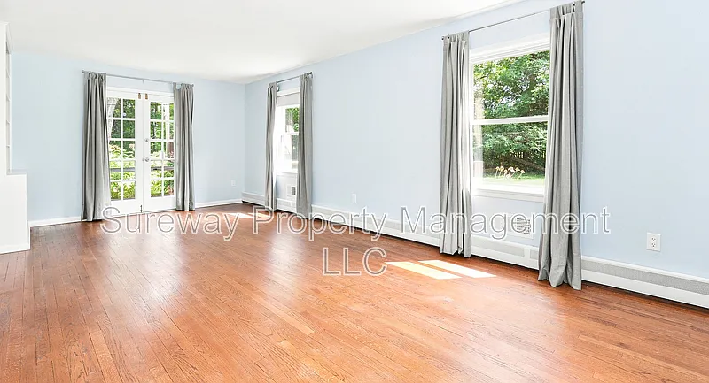 5 bed, 4.5 bath, 2930 sqft, $5,600 — Photo 3