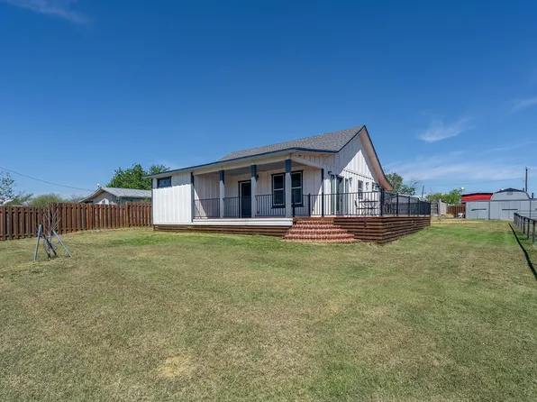 302 N Austin St, Coupland, TX 78615