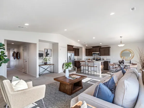 3427 NW 8th St #11, Redmond, OR 97756