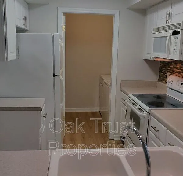 1829 Villa Maison #C — Photo 23