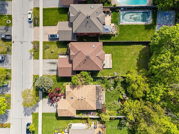 4th image of 50 Holly Meadow Rd