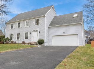 22 Fieldstone Rd, Stamford, CT 06902