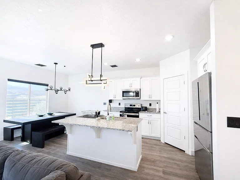 543 S Stewart Creek Cv — Photo 1