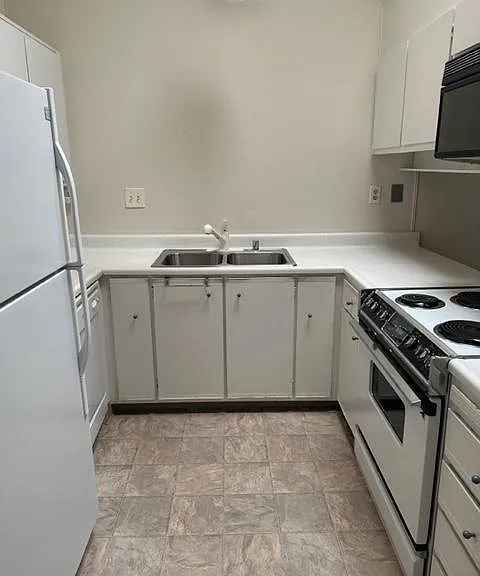 2499 American River Dr — Photo 1