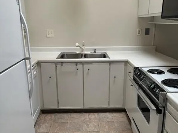2499 American River Dr, Sacramento, CA 95825