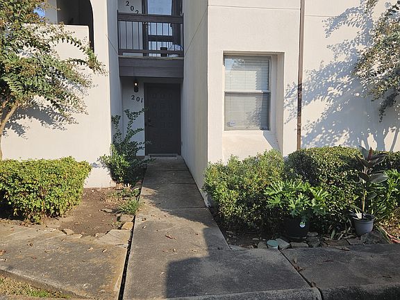 4th image of 301 Kings Row Dr APT 201