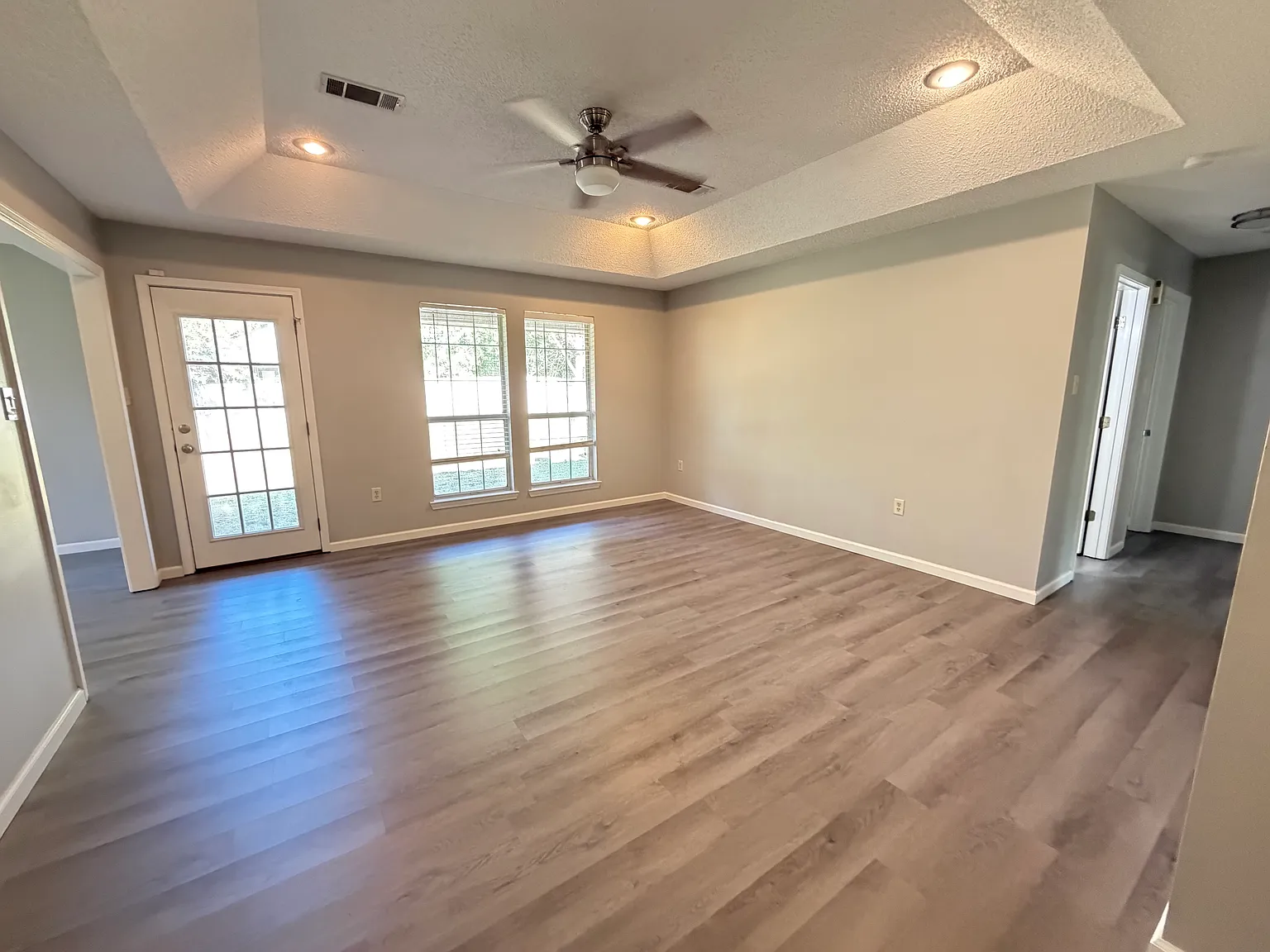 3 bed, 1254 sqft, $1,600 — Photo 2