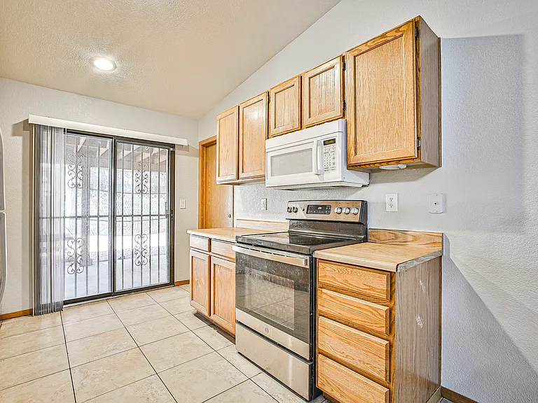 1608 Barrel Cactus Ct — Photo 2