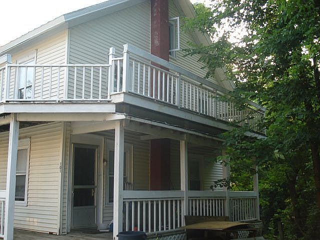 2nd image of 1127 Main St