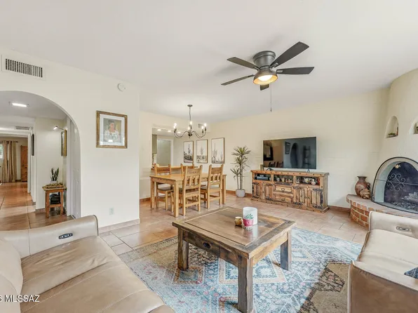 155 W Calle De Las Profetas, Green Valley, AZ 85614