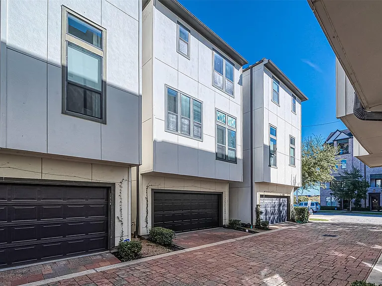 2634 Texas St — Photo 45