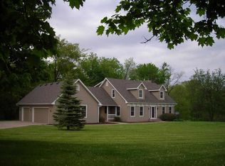 2301 Deer Ridge Cir, Le Claire, IA 52753