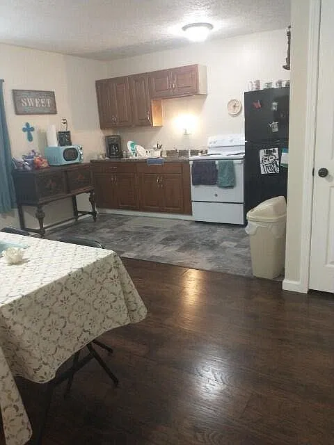 109 E Main Cross St #4