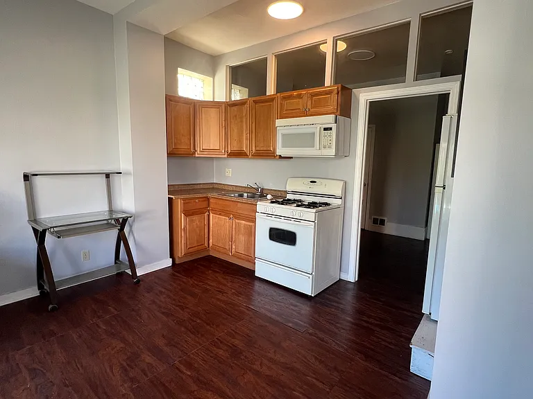 210 E End Ave #1A — Photo 10