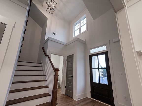 3rd image of 1019 Clubview Ct