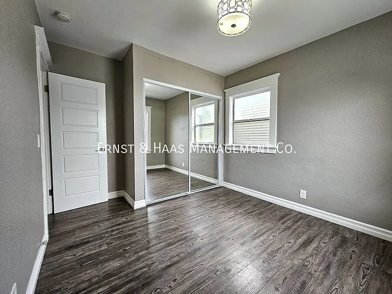 755 Elm Ave — Photo 9