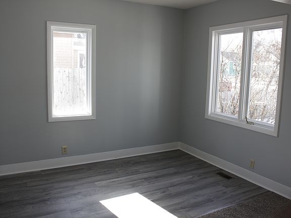 4th image of 27 Monroe St
