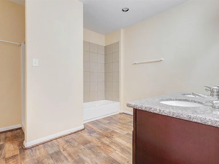 8605 Beviamo St — Photo 20