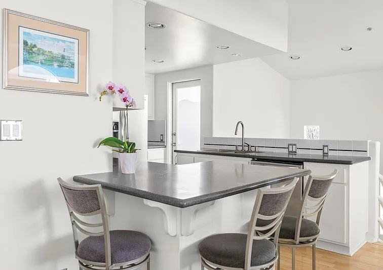 440 Marine Pl — Photo 9