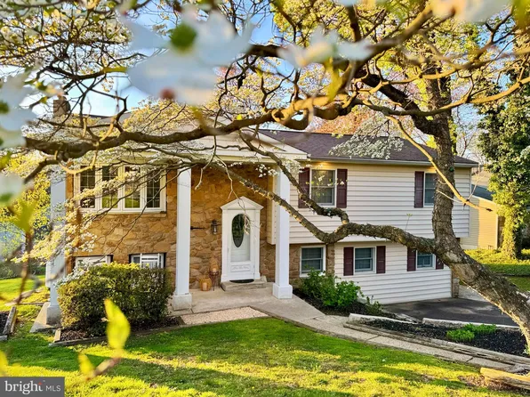 712 Fay Dr, Feasterville Trevose, PA 19053